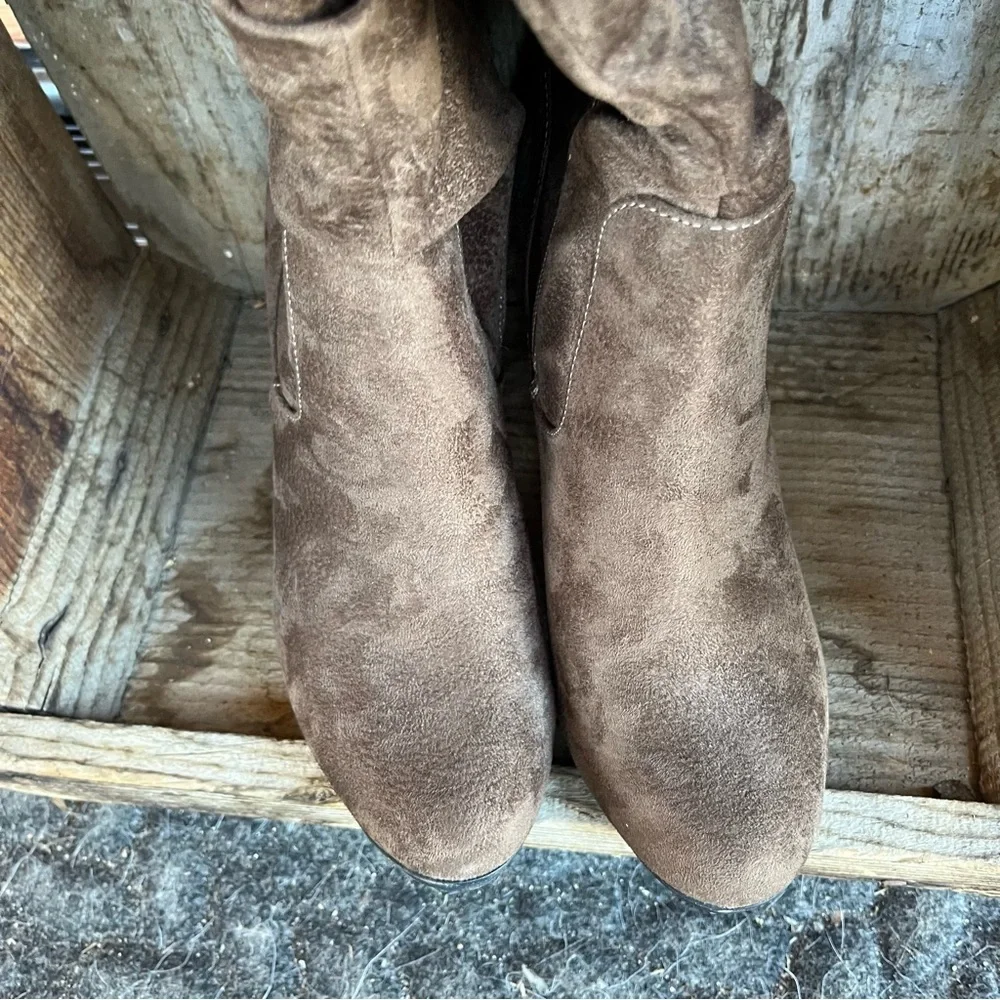 WhiteMT Heeled Boots - Picture 5 of 9